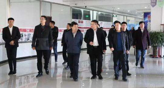 青年企業(yè)家參觀乾港集團(tuán) 青年企業(yè)家參觀乾港集團(tuán)